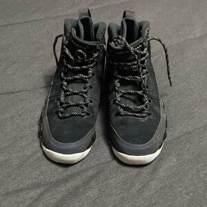 Retro racer 9 Jordan’s size 8.5